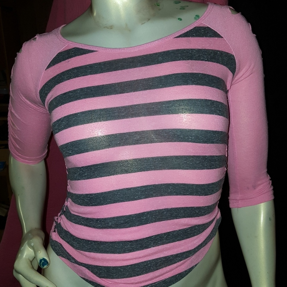 Womens 3/4 sleeve slashed & weaved shirt